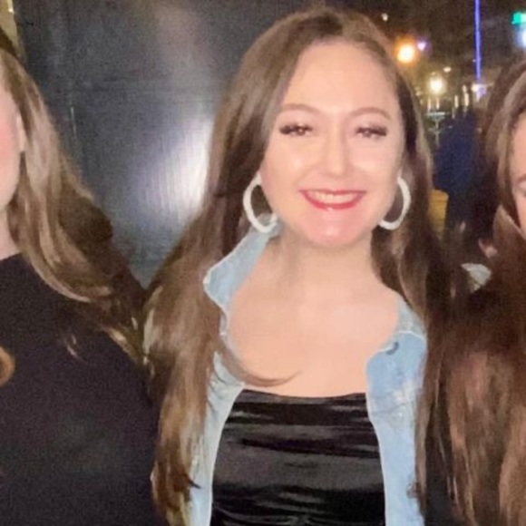 Meet your Posher, Stephanie - Picture 1 of 1